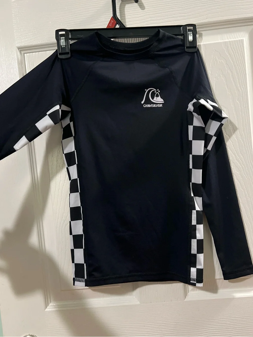 Quiksilver Arch This LS Youth Long Sleeve UPF 50 Rash guard. Unisex size M-12.